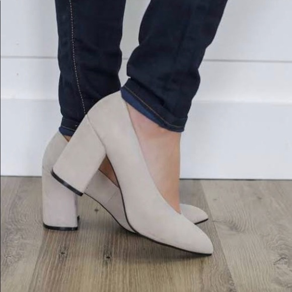 Qupid Shoes - ⭐️ Women’s Pointy Toe V Cut Pumps Oatmeal Suede